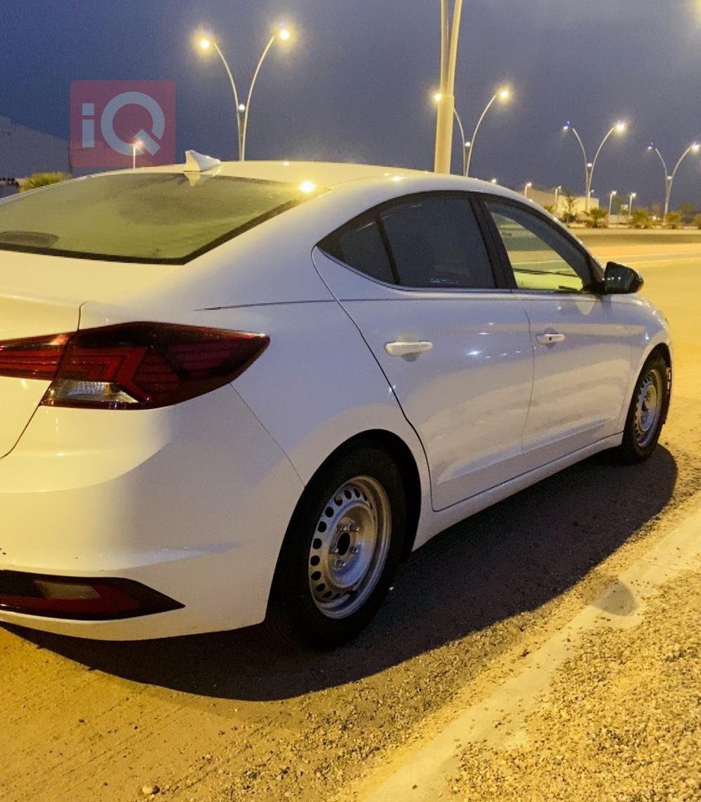 هیوندای ئەلەنترا
